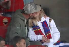 Футболистка цска ксения коваленко пошутила над денисом глушаковым и «спартаком» 🔥. Glushakov I Futbolistka Cska Kovalenko Bolshe Ne Skryvayut Svoi Otnosheniya Para Celovalas Na Derbi Futbol Rossii I Mira Novosti Translyacii Foto Video