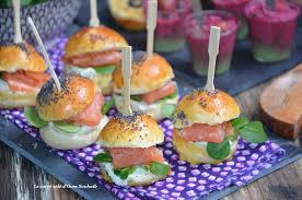 Mini Burger Aperitif Au Saumon Fume Le Sucre Sale D Oum Souhaib