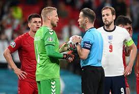 Kasper schmeichel has revealed that he told the referee that he was being lasered in the face prior to harry kane's penalty. Mky4newf33kzxm