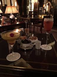 The transition into upscale craft cocktail bar is. Cocktails Anggun Et Le 228 Photo De Bar 228 Paris Tripadvisor
