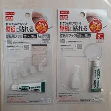 ダイソー 特殊接着剤を使ったフックと かさばらない収納 ダイソー 収納 収納 アイディア