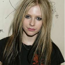 Avril lavigne at an event for 8 mile (2002). Avril Lavigne Beauty Photos Trends News Allure