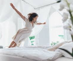 Glow in the Dark @ Noah Bar & Lounge • Zile și Nopți