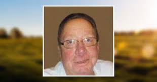 Robert Ries's Instagram, Twitter & Facebook