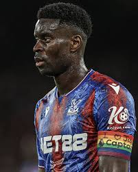 Liverpool receives guard of honour from Crystal Palace