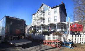 Ofrecemos el servicio de alojamiento en acogedoras instalaciones concebidas para ofrecer un ambiente cálido y con la mejor atención en. River Rock Inn In Milford Renovates Reopens News Poconorecord Com Stroudsburg Pa