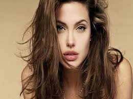 Kit harington va juca alături de angelina jolie în „the eternals: Cum Arata Angelina Jolie De Romania A Reusit Sa I Semene Dupa Un Sir De Operatii Foto