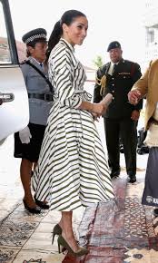 Meghan Markle Just Wore The Cutest Striped Dress In Tonga Meghan Markle Style Fashion Elegant Midi Dresses