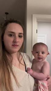 Chloe is learjng how to kiss and its my favorite thing ever 😍 #fyp  #kisscam #kiss #momsoftiktok #mom