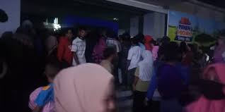 Oleh sebab itu tidaklah heran apabila banyak lulusan sarjana yang ingin bekerja di bank. Penerima Bpum Bingung Antri Pagi Buta Nomor Antrian Di Bri Sudah Habis Bimakini