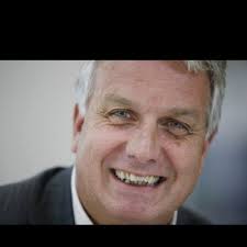 Vanaf nu is het voor mij permanent Dag van de Arbeid. Maar dan wel voor  zaken zoals het zomerklaar maken van mijn dakterras. Op de beste  universiteit in het land ( Erasmus