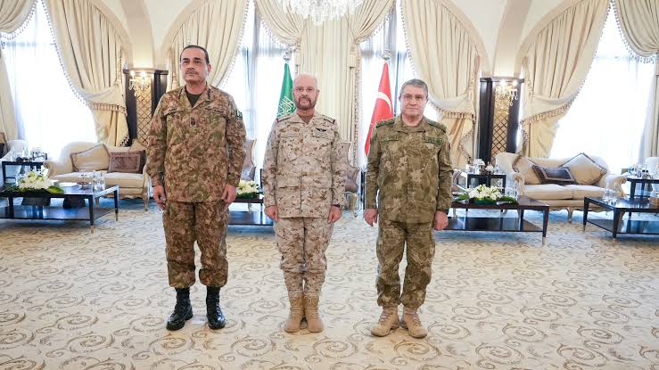 Pakistani, Saudi, Turkish chiefs discuss closer military ties | Reuters