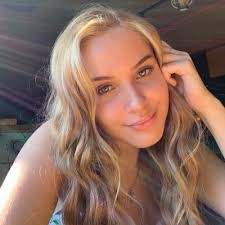 Alyssa Cameron's Instagram, Twitter & Facebook