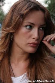 Gamze özçelik, 2004 yılında kanal d de yayınlanan yarışma programı popstar türkiye adlı yarışmanın sunuculuğunu haldun dormen ile beraber yaptı. Gamze Ozcelik 3 By Assasseen On Deviantart