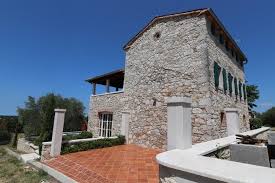 Villa manuela request via email we are pleased to be able to offer you the opportunity to spend a few days in one of our holiday homes. Region Porec Istrien Steinhaus Mit Swimmingpool
