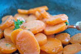 Klemm ein frittierthermometer an die seite der pfanne und dreh die herdplatte auf mittlere wenn du kochbananen in der pfanne braten willst, pelle sie und schneide sie in sechs millimeter dicke scheiben. Glasierte Karotten Rezept Gutekueche At