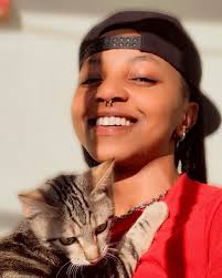 Bee (@b.e.e_king) • Instagram photos and videos