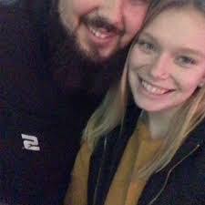 Melissa Friend's Instagram, Twitter & Facebook