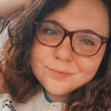 Annie Toth's Instagram, Twitter & Facebook