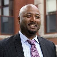 Kelly Pernell's Instagram, Twitter & Facebook