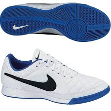 Pin En Sepatu Futsal