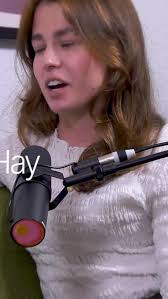 Si tu marca levanta pasiones y memes, es que algo estás haciendo muy bien.,  En nuestro último podcast de #SentirlosColores descubrimos el caso de  @ilovepdf_official de la mano de Anna Rubio, Head of ...