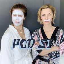 Fotky báry polákové z vystoupení na festivalu mezi ploty. Barbora Polakova A Eva Samkova Novy Klip Supraphon Cz