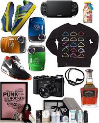 Men have a reputation as being hard to find gifts for, but that isn't necessarily the case. Valentine Gift Ideas For Men Vallentine Gift Card