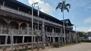 Rumah adat bali = gampura candi bentar. 5 Rumah Adat Kalimantan Beserta Sejarah Gambar Penjelasan