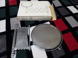 Espejo ajustable marca ikea en su caja. Ideal para el baño o lugares  pequeños. Lo tengo en pueblo nuevo 686 423 4541