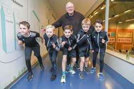 Dude just turned 30 btw., and would i agree that some videos show ingebrigtsen in front of razmys on 3rd place but that's just because the angle made it look like it. Nyheter Sport Takket Vaere Fem Unge Gutter I Asker Far Henrik Ingebrigtsen Et Barnelop Til Sin Aere Det Blir Kult At Han Kommer Hit