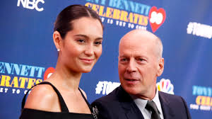 Bruce Willis wife pleads with paparazzi not to yell at him following  dementia diagnosis | ITV News