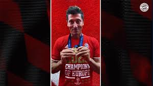 69 665 371 tykkäystä · 1 252 689 puhuu tästä. Alaba And Lewandowski Hand Champions League Medals Over To Fans