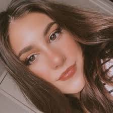 Adrianna Arnold's Instagram, Twitter & Facebook