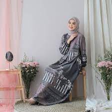 Satin silk sangat cocok digunakan sebagai bahan dasar pasmina ataupun kerudung segi empat. Arti Sacca Ready Motif Jeumpa Bahan Dior Silk Facebook