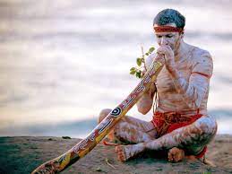 It is generally used when both groups are included. Volker Aborigines Volker Kultur Planet Wissen