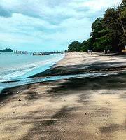 Because of the unusual appearance and the superstitious nature of the locals, the origins of the black sand at pantai pasir hitam is shrouded in mystery. Pantai Pasir Hitam 4 Foto Black Sand Beach Langkawi Tripadvisor