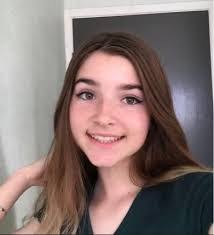 Lizzie Davies's Instagram, Twitter & Facebook