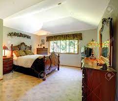 Garderobe toptip swisstombola ag coop geschenkkarte im. Grosse Grune Wande Traditionelle Amerikanische Schlafzimmer Lizenzfreie Fotos Bilder Und Stock Fotografie Image 30322270