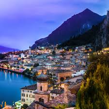 Ganz italien wurde zur „weißen zone, maskenpflicht im freien in den weißen zonen aufgehoben (außer bei regelungen für den güterverkehr (und fahrverbote). Gardasee Was Urlauber Zu Corona Wissen Mussen Adac