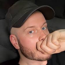 Ellen Miner's Instagram, Twitter & Facebook