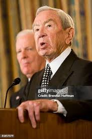 Former US Secretaries of State James Baker III and Warren... News Photo