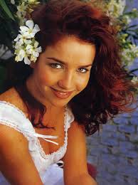 Jednak kilka lat później mogliśmy oglądać ją w telenoweli kachorra to ja, a w 2006 r. Hat Oreeiro Kinder Biografie Natalia Oreeiro Natalia Oreeiro Biografie Cinderella Pfad