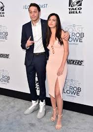 Things appear to be heating up between saturday night live star pete davidson and bridgerton lead phoebe dynevor in the u.k., where they were pictured. Pin On Favorite People
