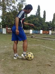 Lihat fotogerakan menendang bola pada sepak bola (kemdikbud.go.id)gerak spesifik menandang bola. Teknik Pembelajaran Dribbling Sepak Bola Oktieseven S Blog