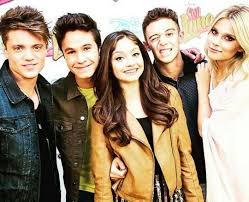 Valentina zenere, por sua vez, ficou famosa por viver a antagonista ambar smith, em sou luna. Lionel Ferro Michael Ronda Karol Sevilla Ruggero Pasquarelli E Valentina Zenere Sevilla Iuna Valentino