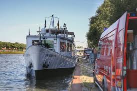 Je ingestelde privacyinstellingen zorgen ervoor dat dit deel van de pagina niet getoond wordt. Brand In Cruiseschip Sir Winston In Utrecht Passagiers Geevacueerd Schuttevaer