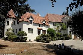 On the morning of february 3, 2003, american actress lana clarkson was found dead at age 40 in the pyrenees castle, the alhambra, california mansion of record producer phil spector. Phil Spector S House Where He Murdered Actress Lana Clarkson In 2003 Is Seen In Photos Daily Mail Online