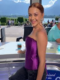 Profitänzerin oana nechiti hat ihre community schon das ein oder andere mal mit ihren looks paderborn, 6. Irina Kuss Maison Musitowski Expertin Fur Beauty Show Und Sfx