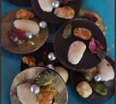Des Mendiants En Or Attention Ca Brille Blog Cuisine Avec Du Chocolat Ou Thermomix Mais Pas Que Chocolat Chocolat Noel Chocolate Bonbon